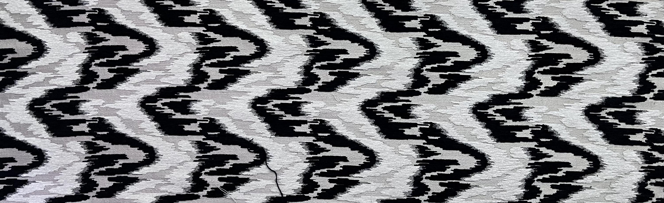 Heavyweight Vintage Black White Beige Wavy Ikat Pattern Chenille Woven Upholstery Fabric For Chair|Raised Abstract Geometric Jacquard Fabric
